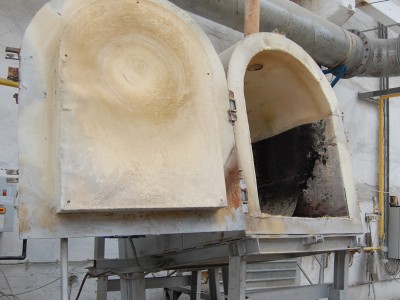 Rotary oven for melting zinc ash